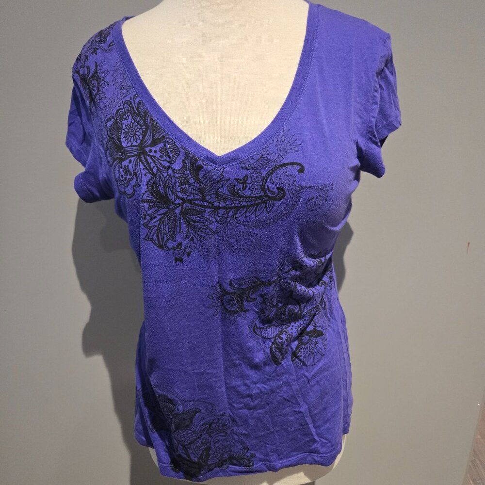 Stranded Floral Graphic V-Neck Tee | Size XL | Purple
